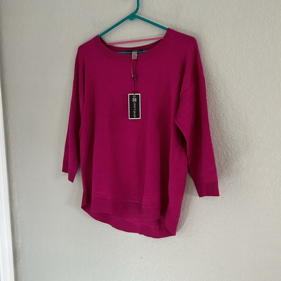 Cute/sexy, button back quarter sleeve sweater - Picture 2 of 9